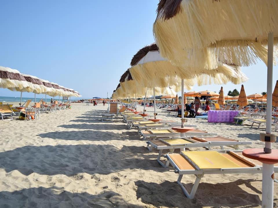 Ristorante Hotel Lucia - 100 Mt Dal Mare Giulianova Exterior photo