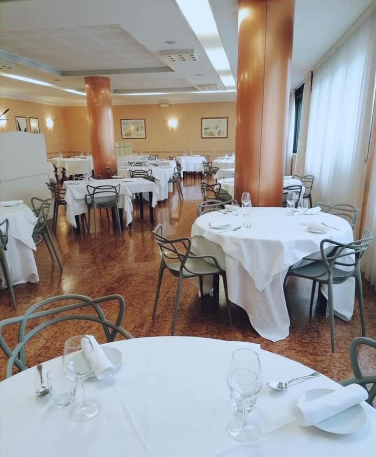 Ristorante Hotel Lucia - 100 Mt Dal Mare Giulianova Exterior photo