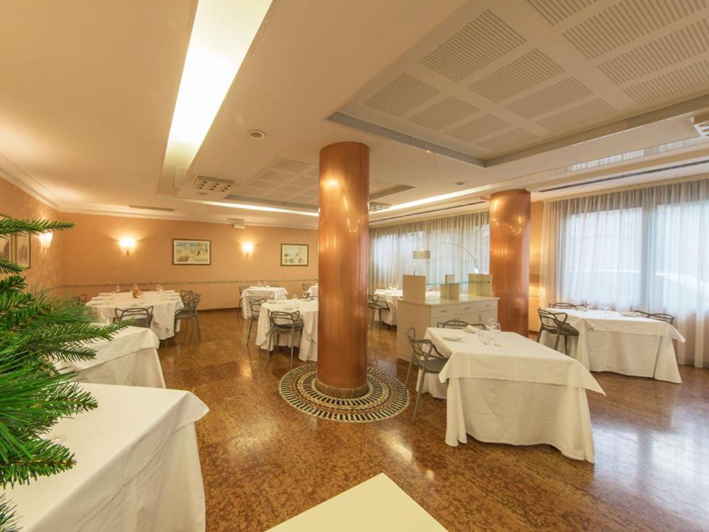 Ristorante Hotel Lucia - 100 Mt Dal Mare Giulianova Exterior photo
