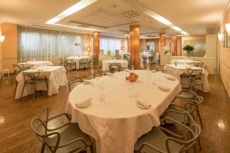 Ristorante Hotel Lucia - 100 Mt Dal Mare Giulianova Exterior photo